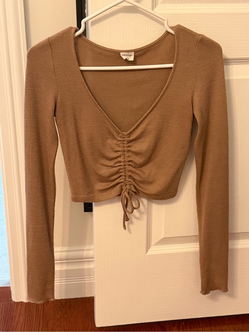 Aritzia Ruched V-Neck Long Sleeve Crop Top